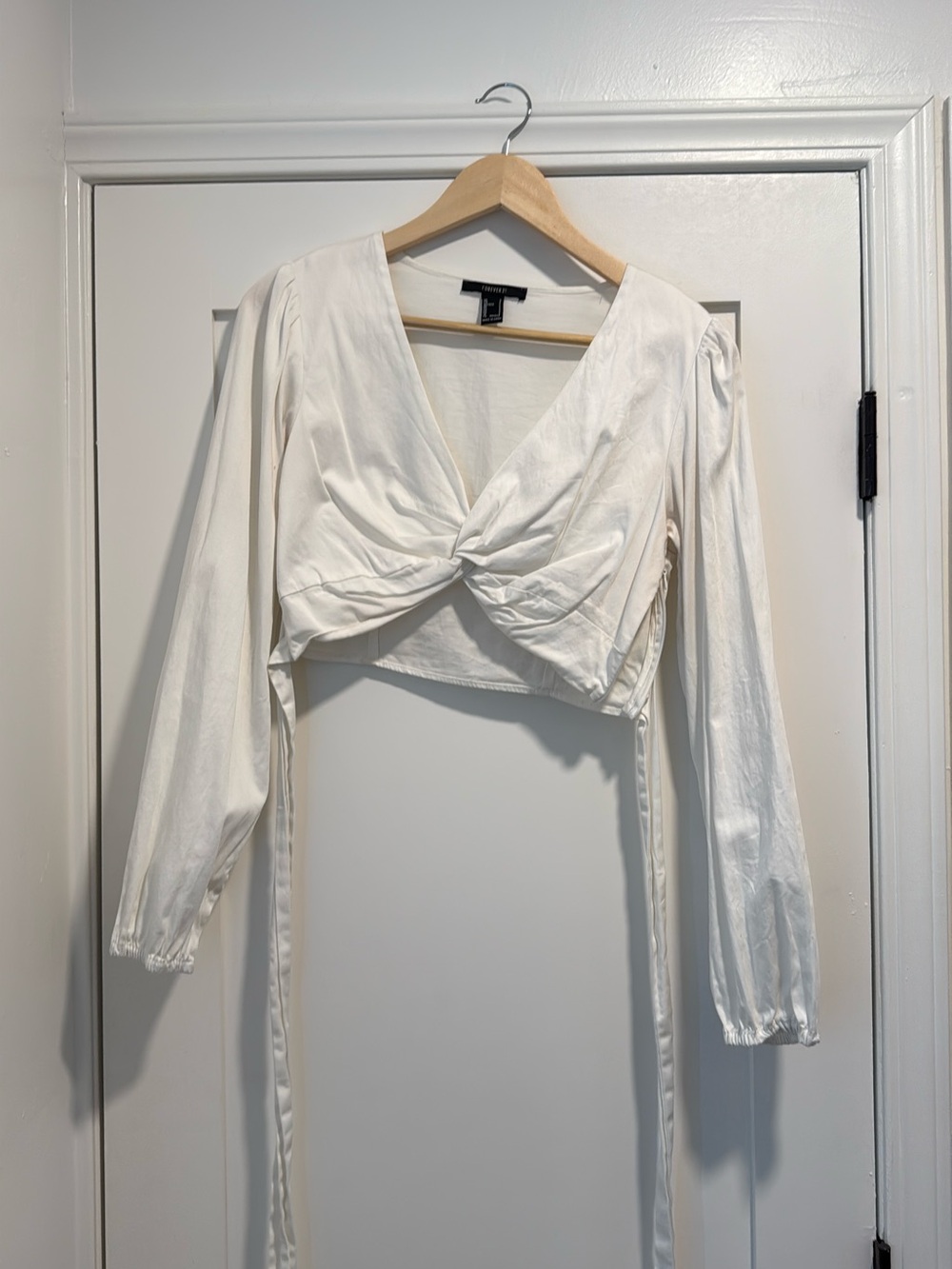 Forever 21 White Twist-Front Long Sleeve Crop Top